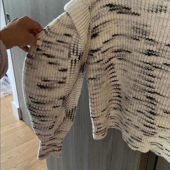 $258 VARLEY Belgrave Sweater dramatic puffy sleeves plush soft statement M - Picture 9 of 15